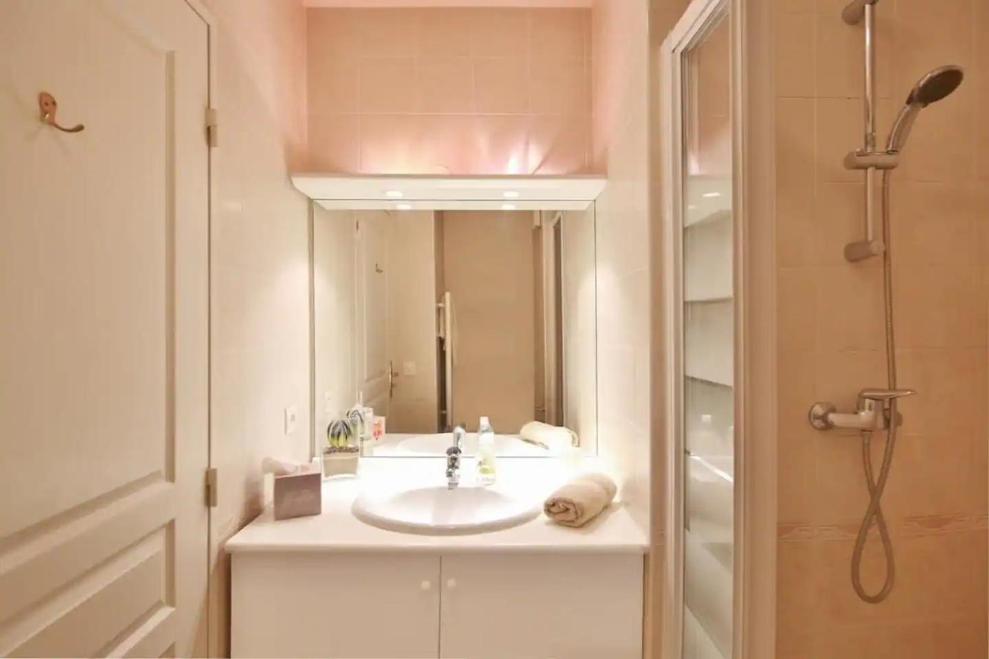 Charming Two-Bedroom Apartment With Balcony And Garage By The Marina Antibes Dış mekan fotoğraf